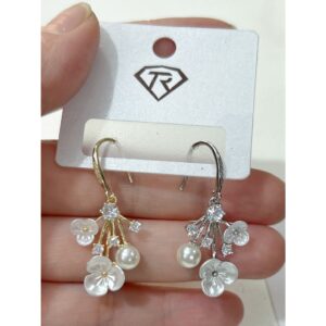 Brincos de zircão incrustados de pérolas de água doce com flores elegantes e frescas para mulheres brincos simples